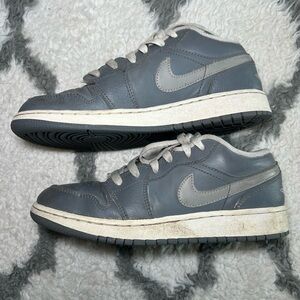 2014 Nike Air Jordan 1 Retro Low  Cool Grey 4.5Y